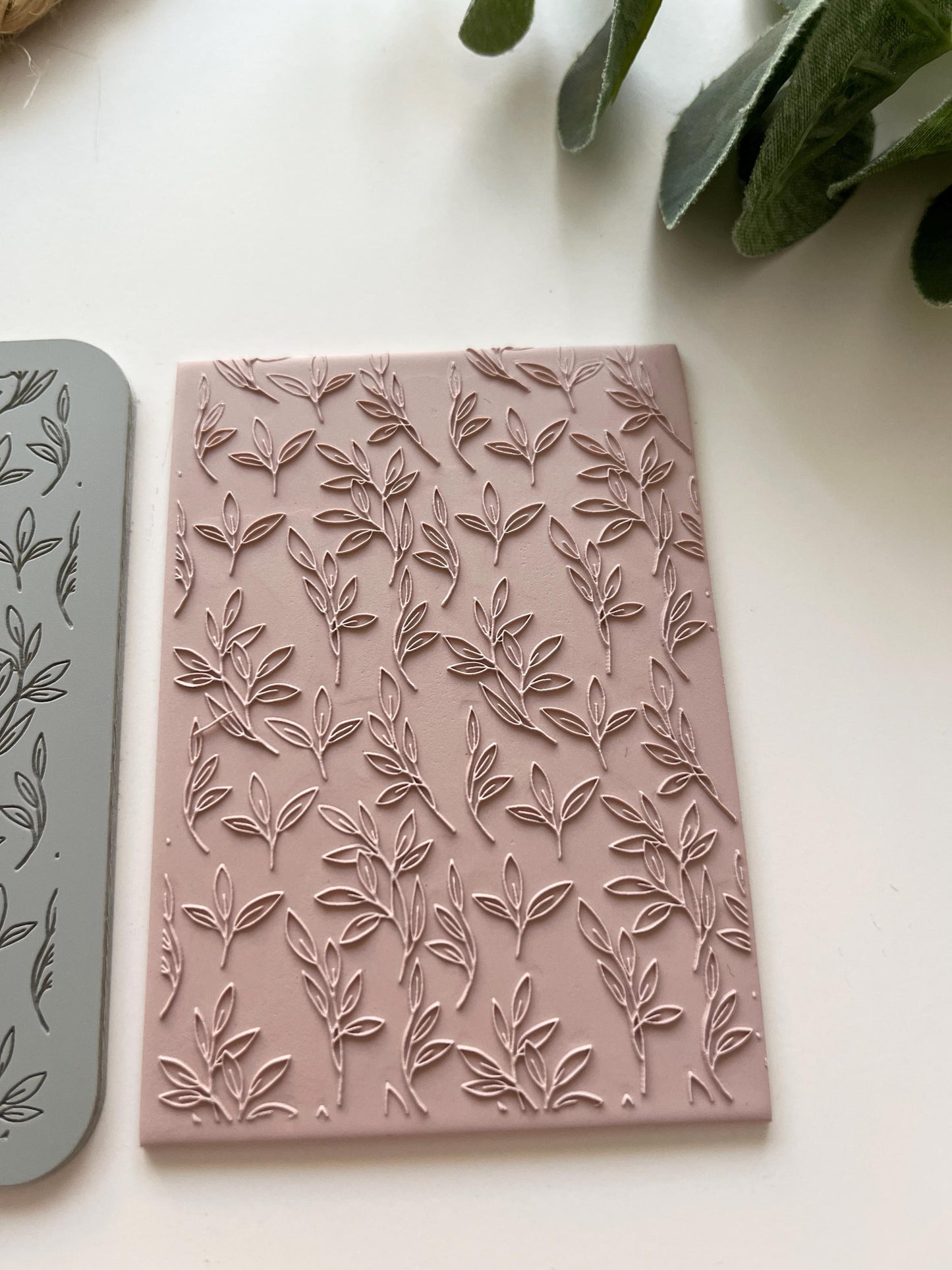 Leaves Outline Texture Mat