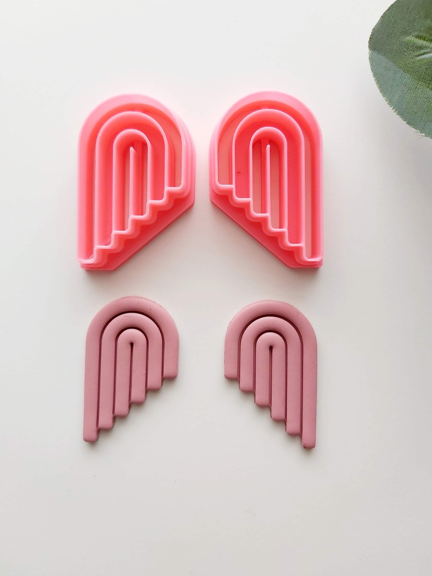 Small Graduated Embossed Arch