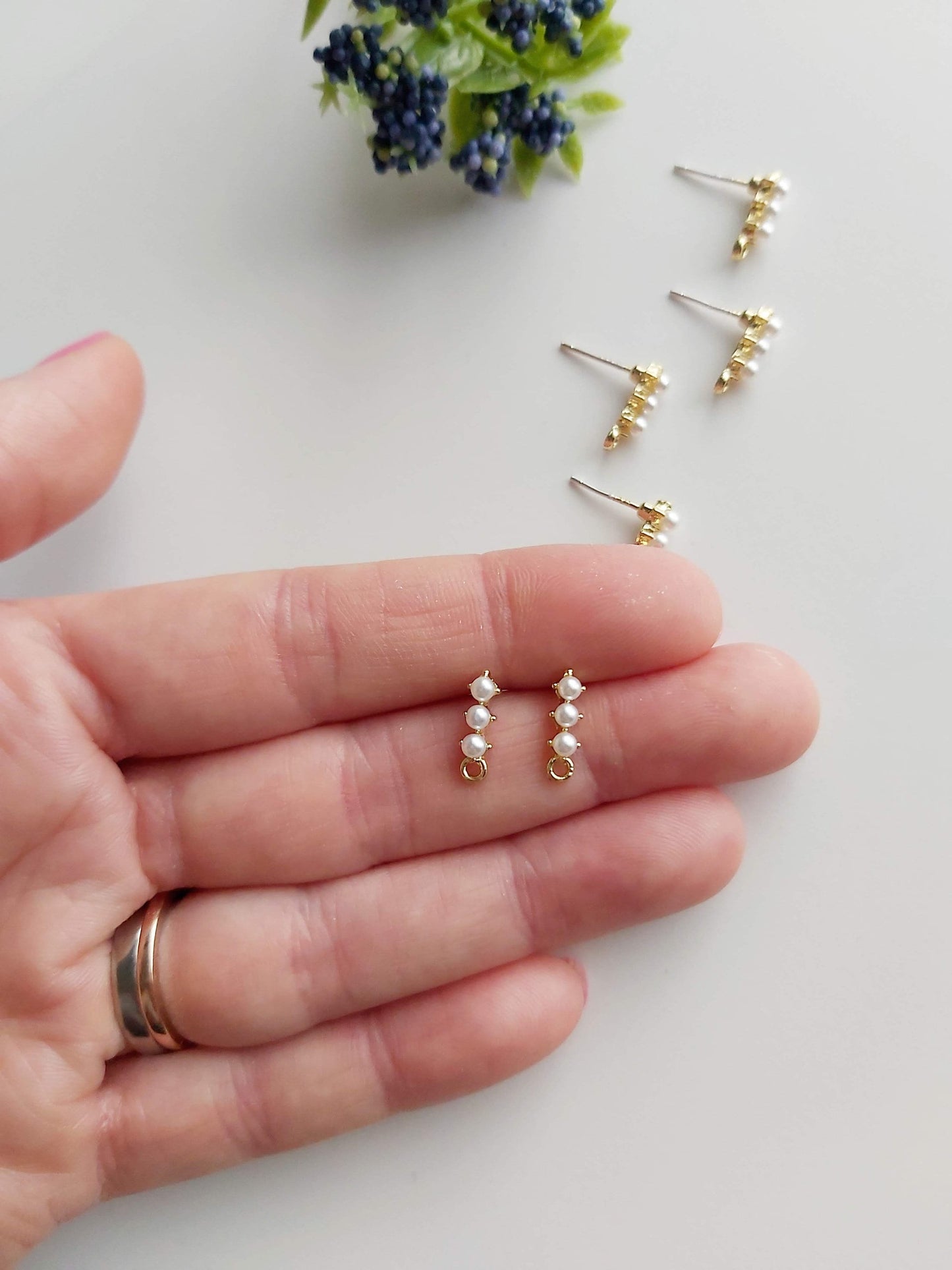 Triple mini pearl Earring Stud