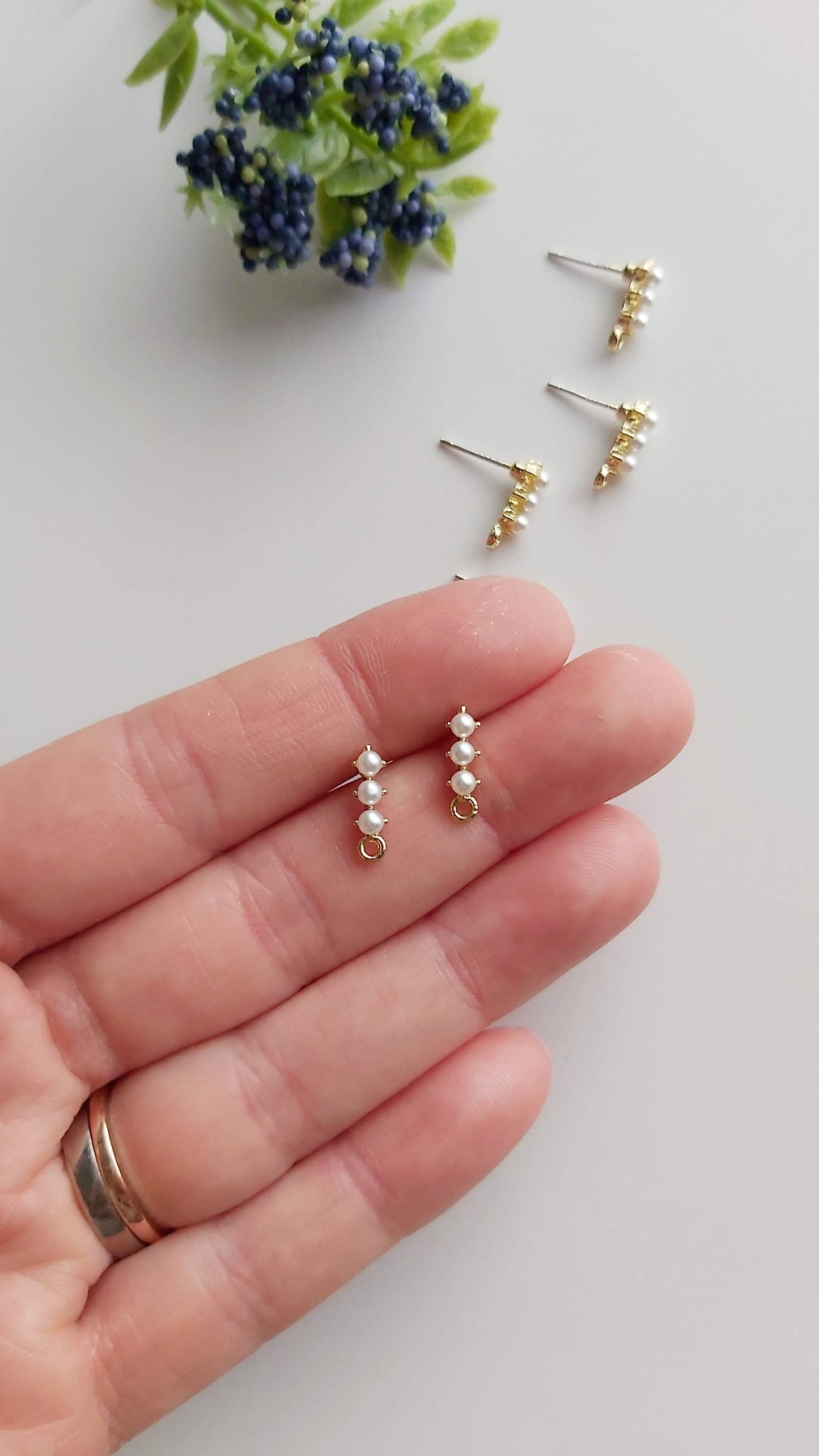 Triple mini pearl Earring Stud