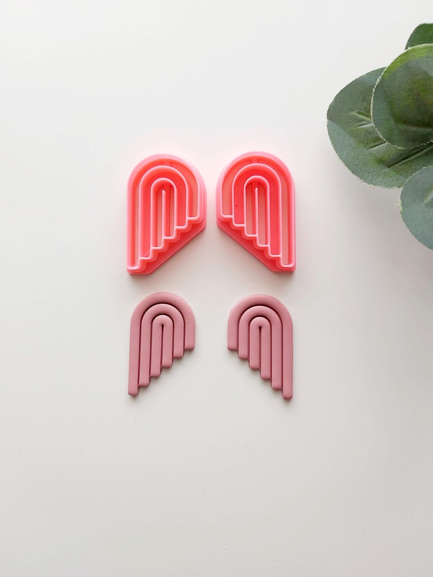 Small Graduated Embossed Arch