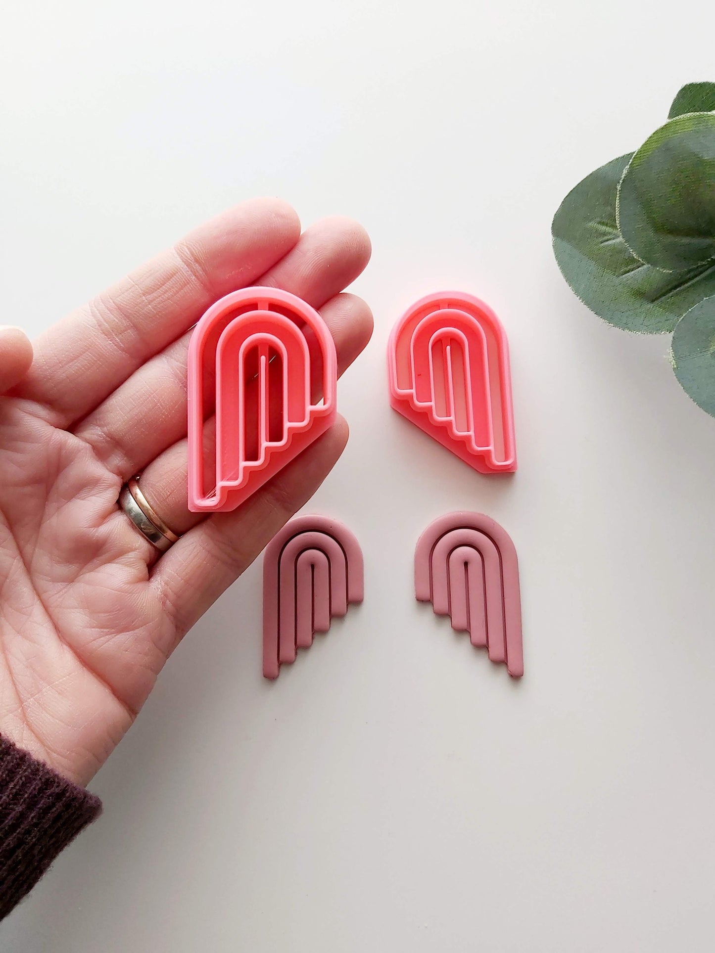 Small Graduated Embossed Arch
