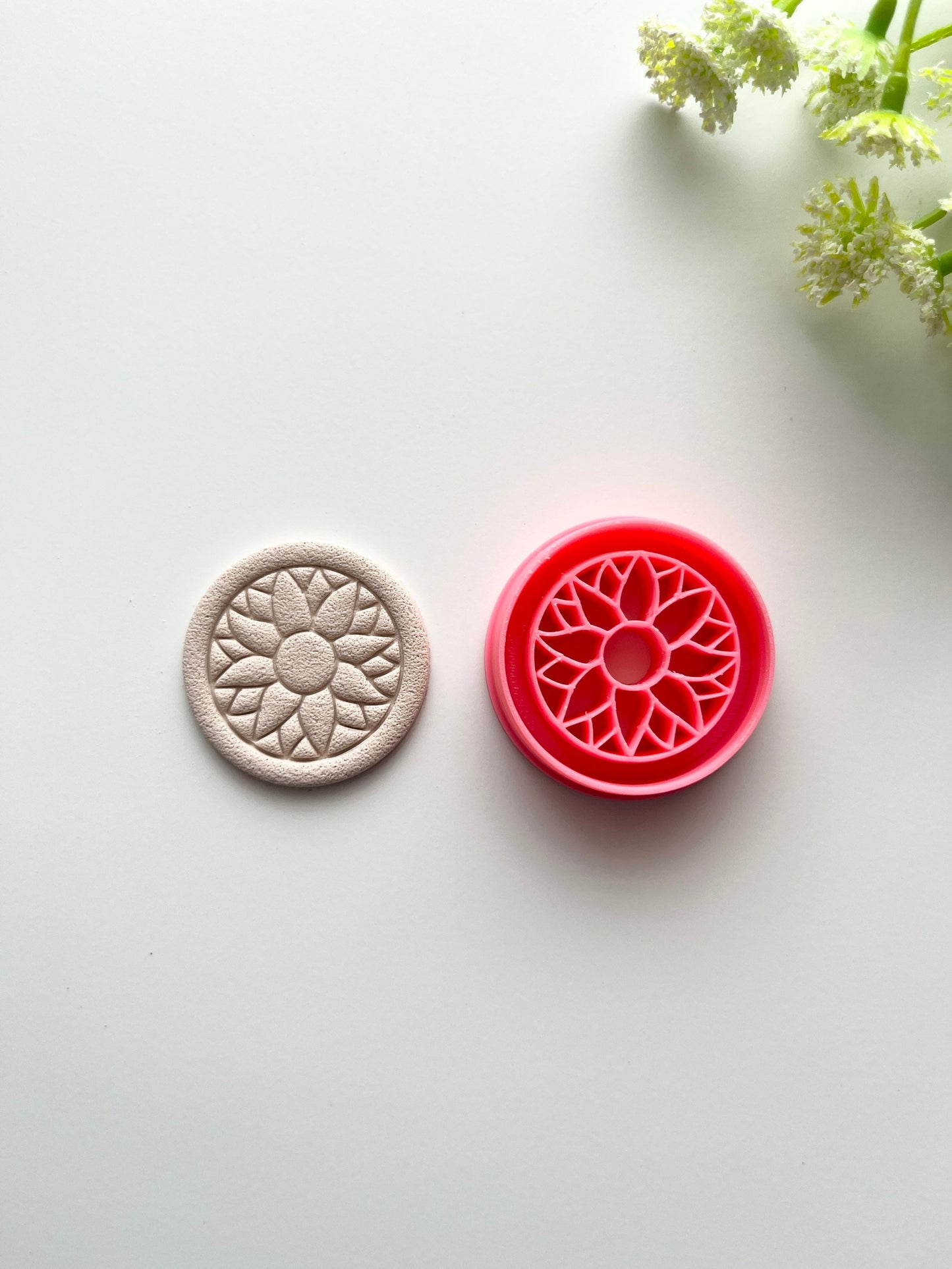 Embossed Full Flower Circle