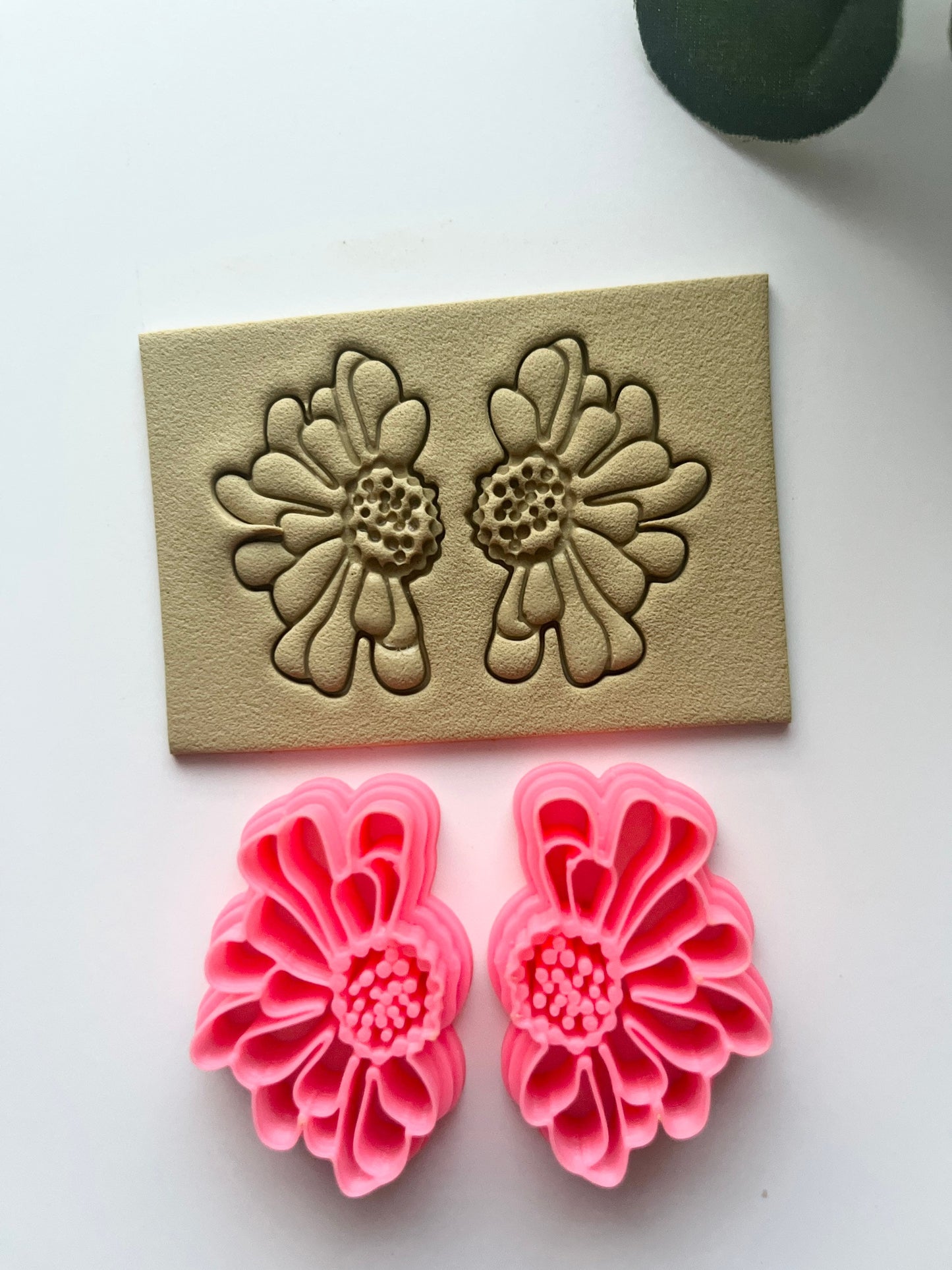 Organic Embossed Sunflower