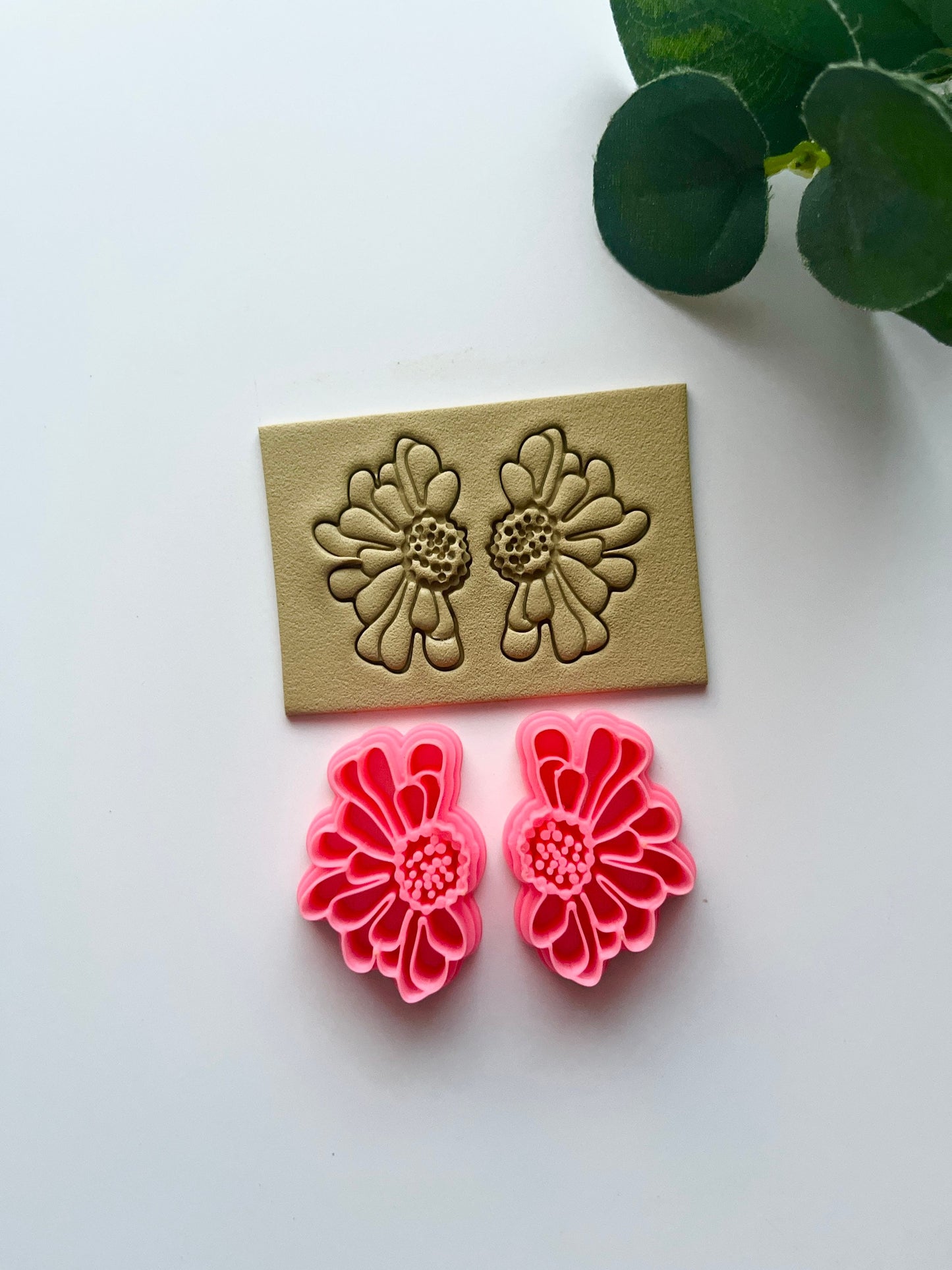 Organic Embossed Sunflower