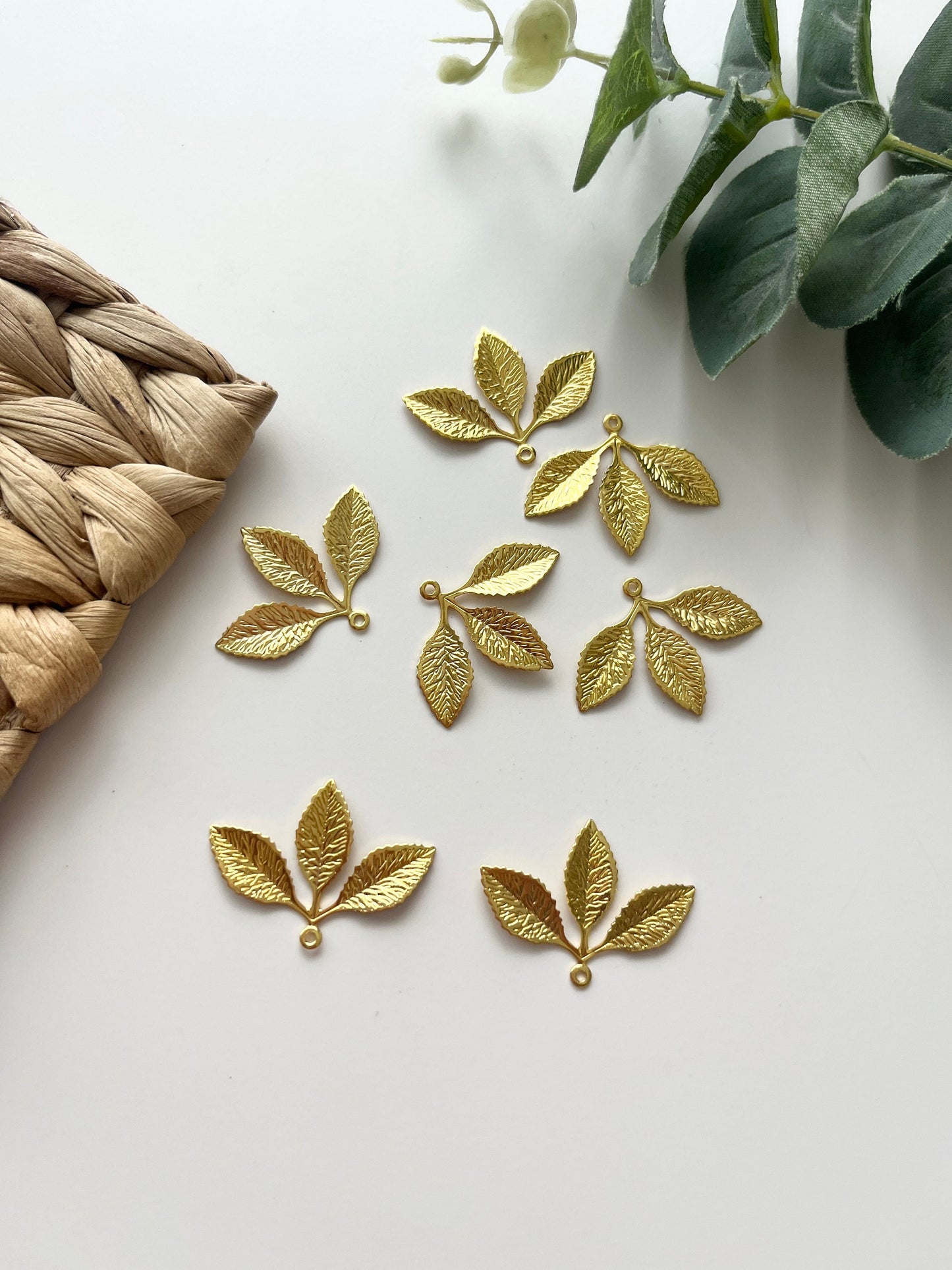 Charme triple feuille (2pcs) ⎪Boucles d'oreilles de déclaration⎪ Boucles d'oreilles en argile polymère⎪ Charmes en laiton brut⎪Outils de boucles d'oreilles | Outils pour boucles d'oreilles
