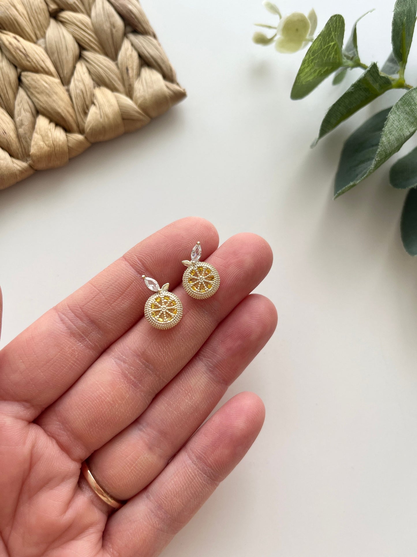 Cz Lemon Stud with transparent leaf