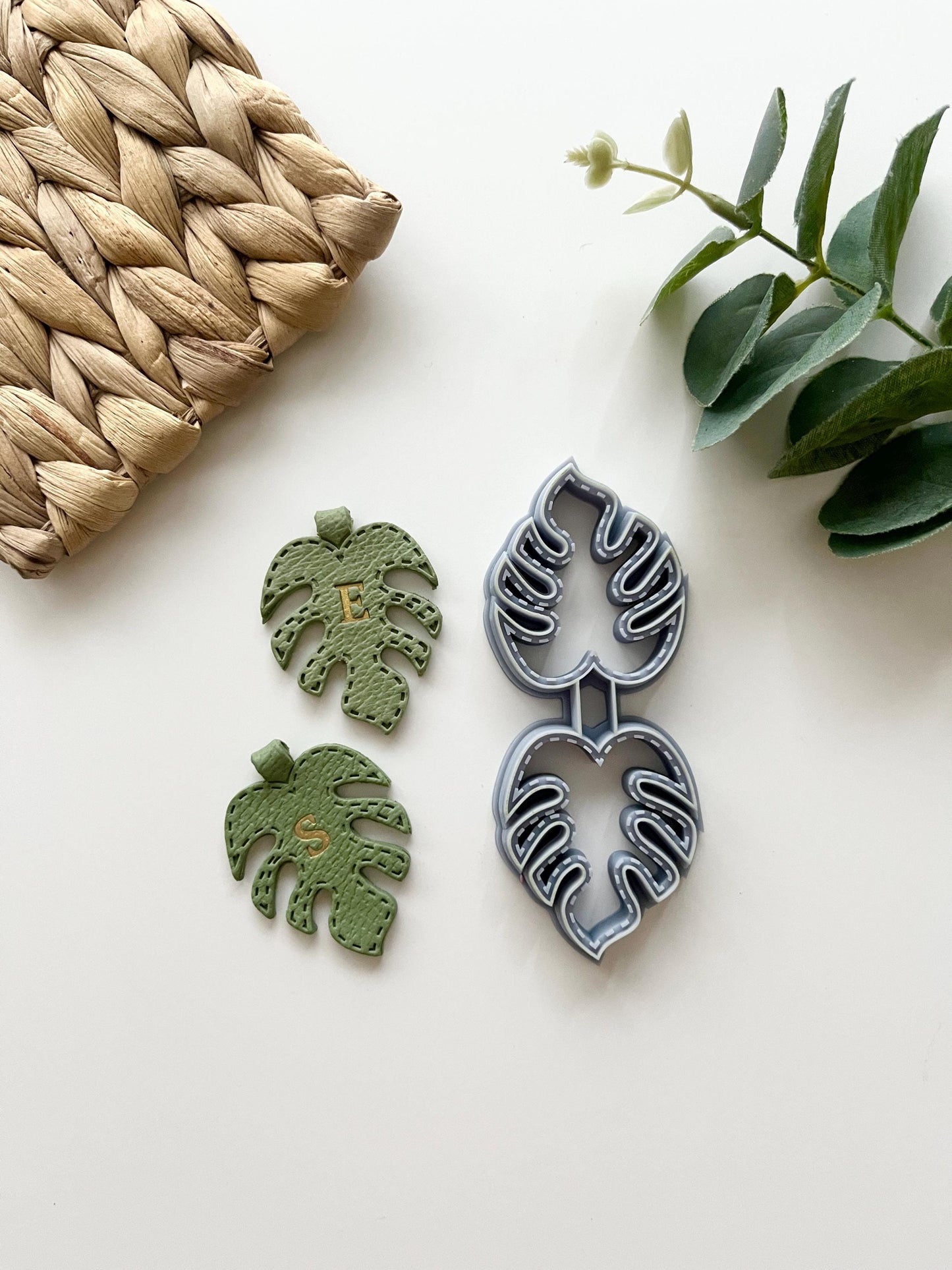 Monstera Keyring Cutter