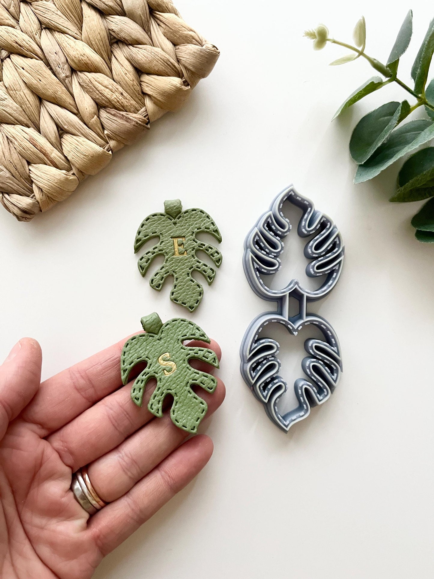 Monstera Keyring Cutter