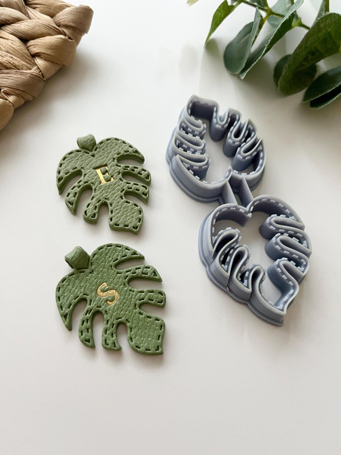 Monstera Keyring Cutter