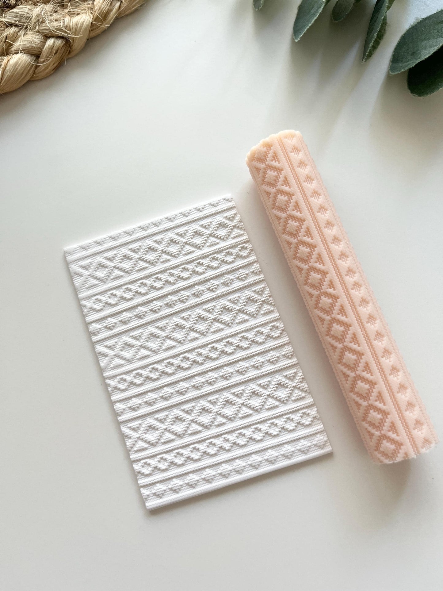 Cosy Sweater Flowers Texture Roller