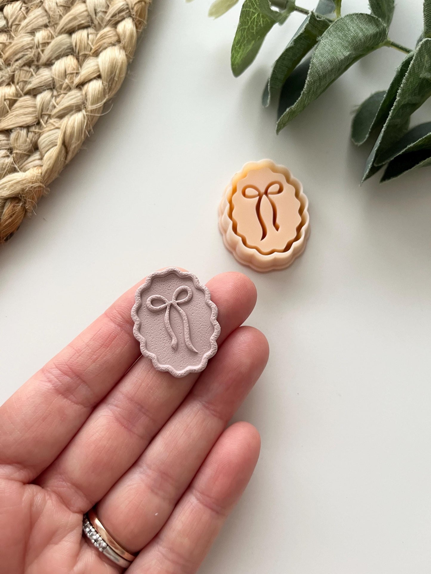 Organic Debossed Bow Oval Stamp Cutter