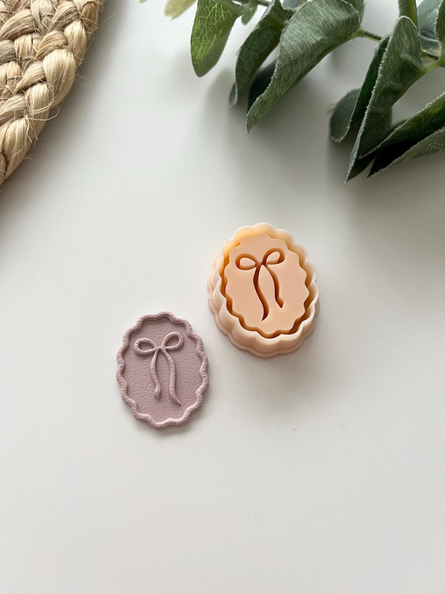 Organic Debossed Bow Oval Stamp Cutter