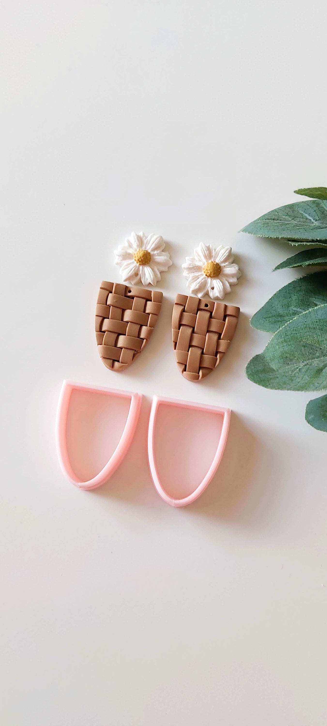 Pointy Half Oval