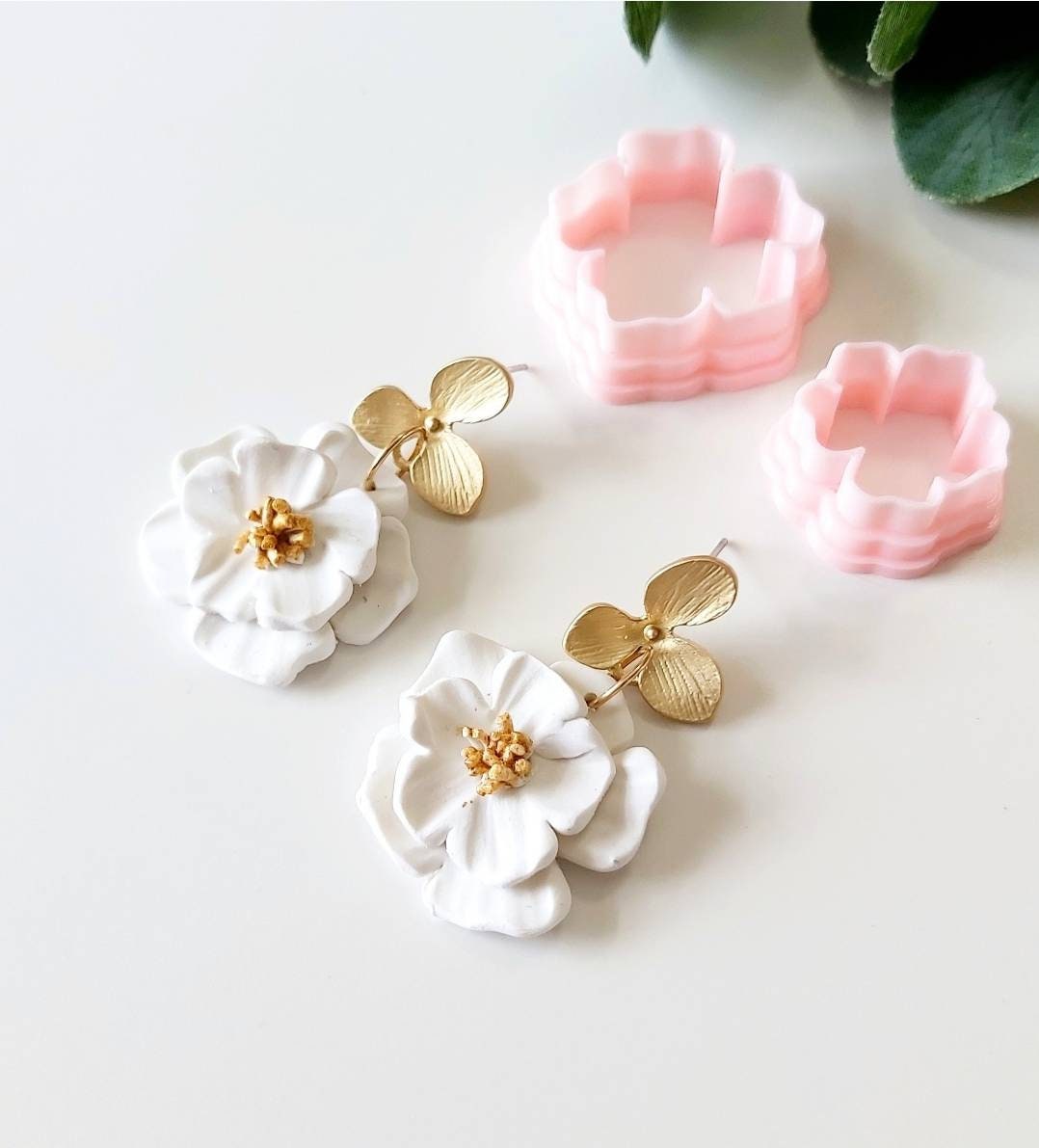 Contour de fleur asymétrique