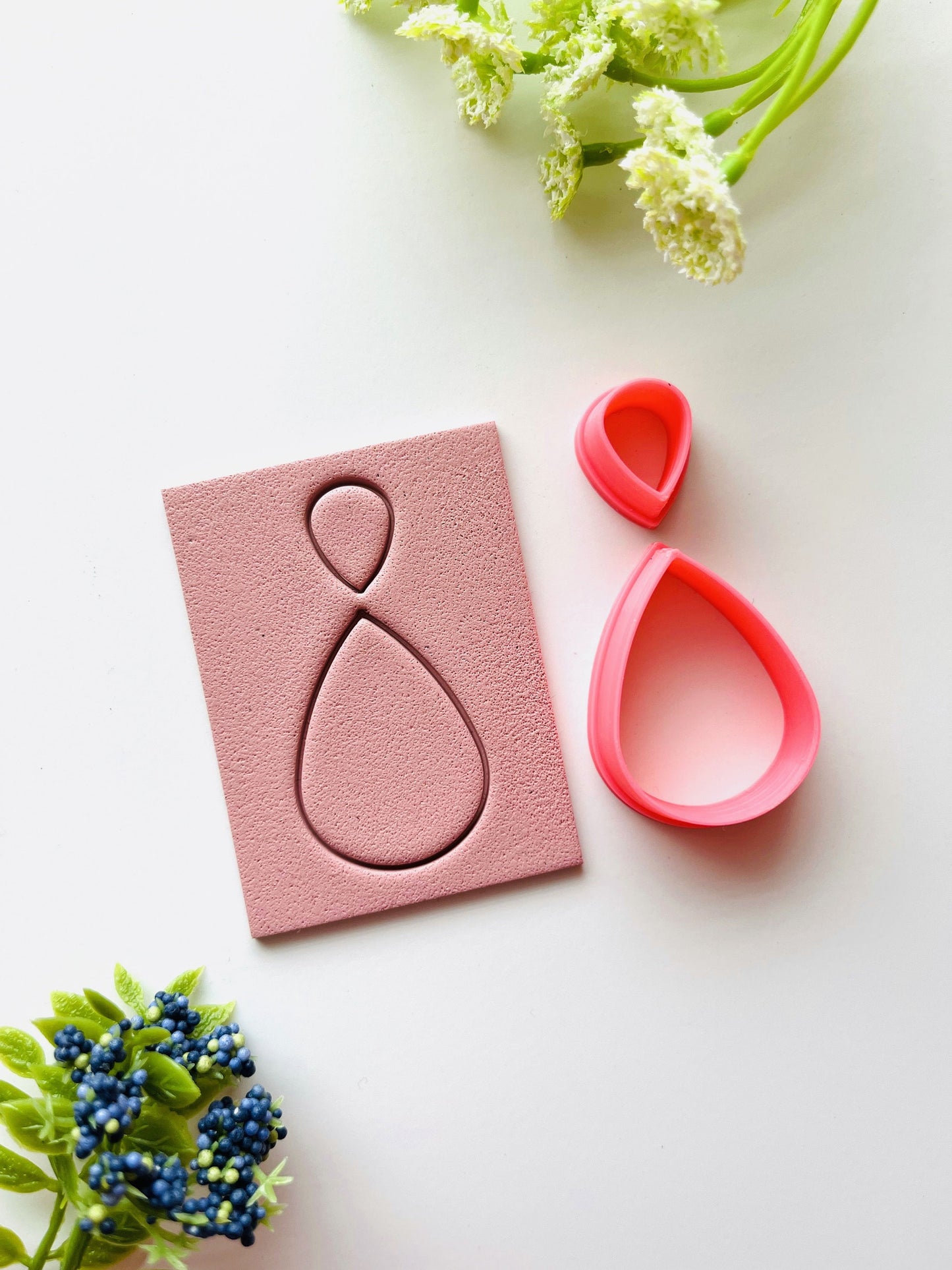 Elegant Teardrop Outline and Stud