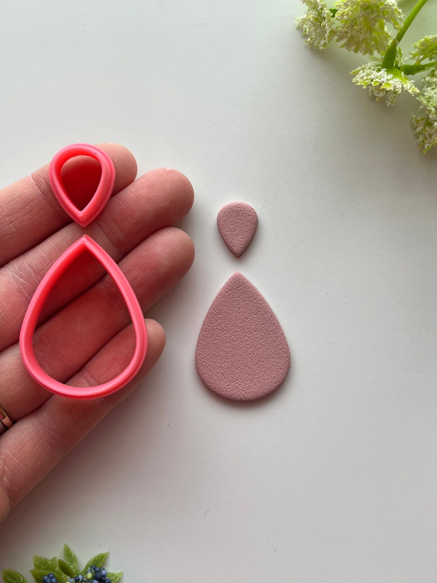Elegant Teardrop Outline and Stud