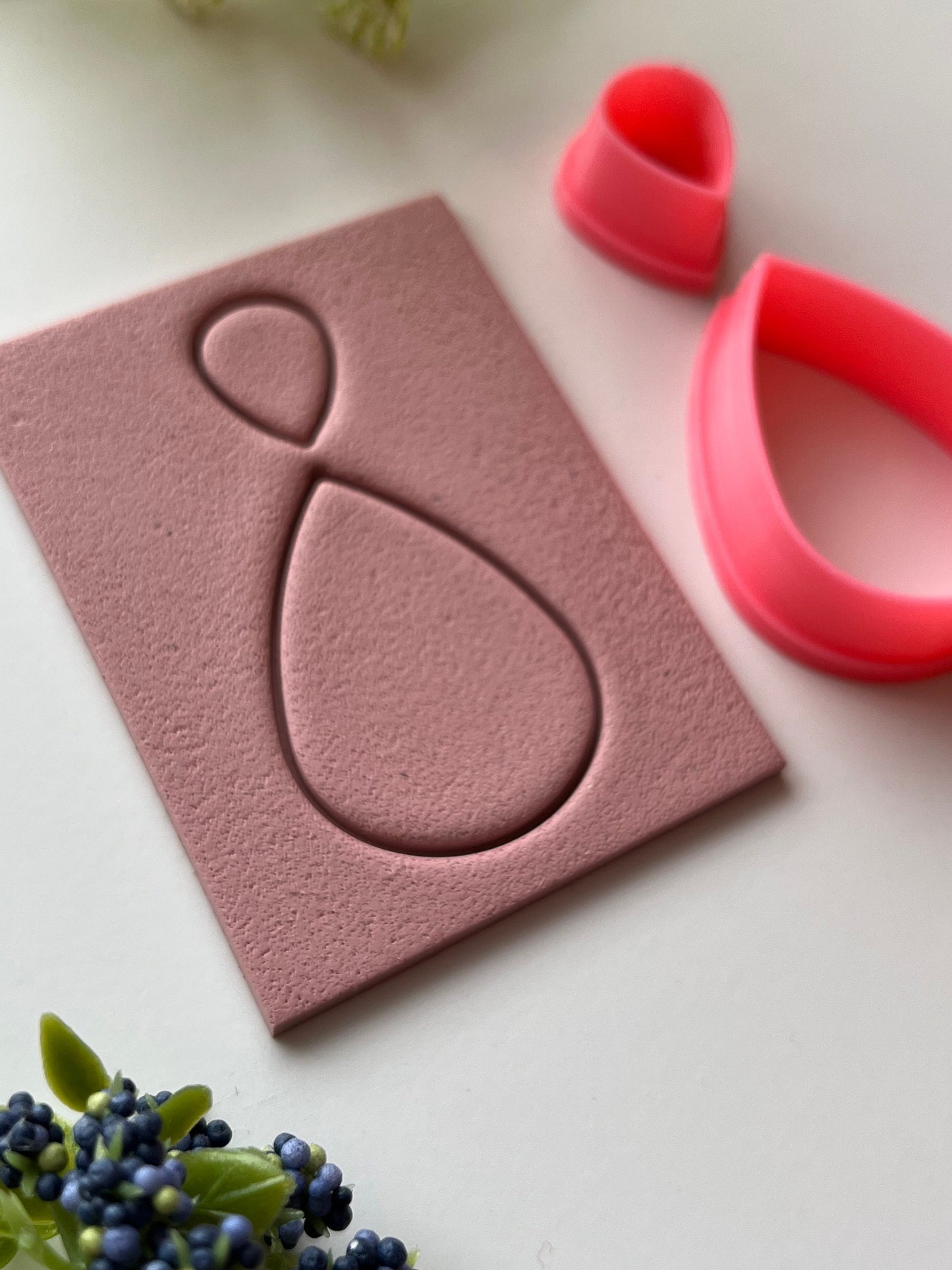 Elegant Teardrop Outline and Stud