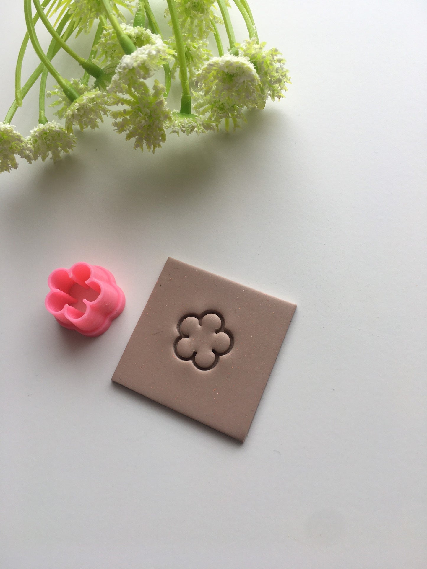 5 Petal Daisy Stud