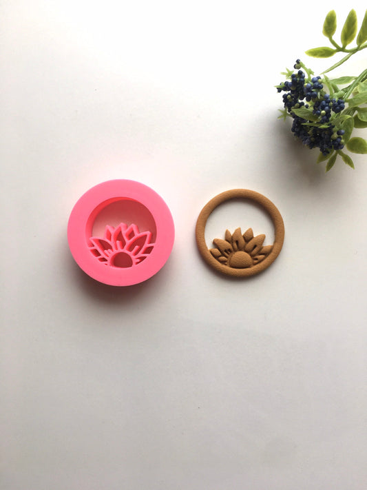 Cercle de fleurs en relief