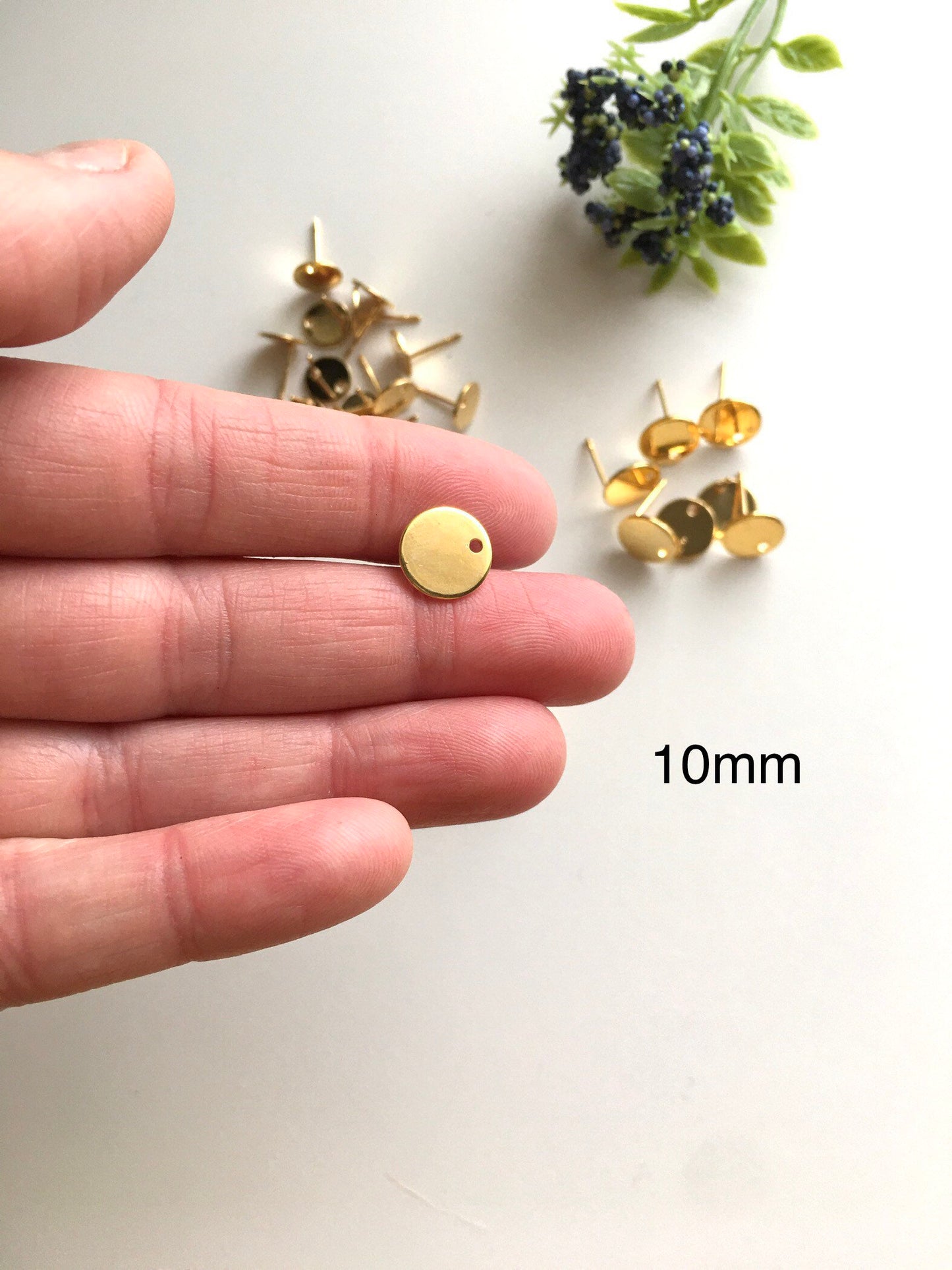 Round petite studs