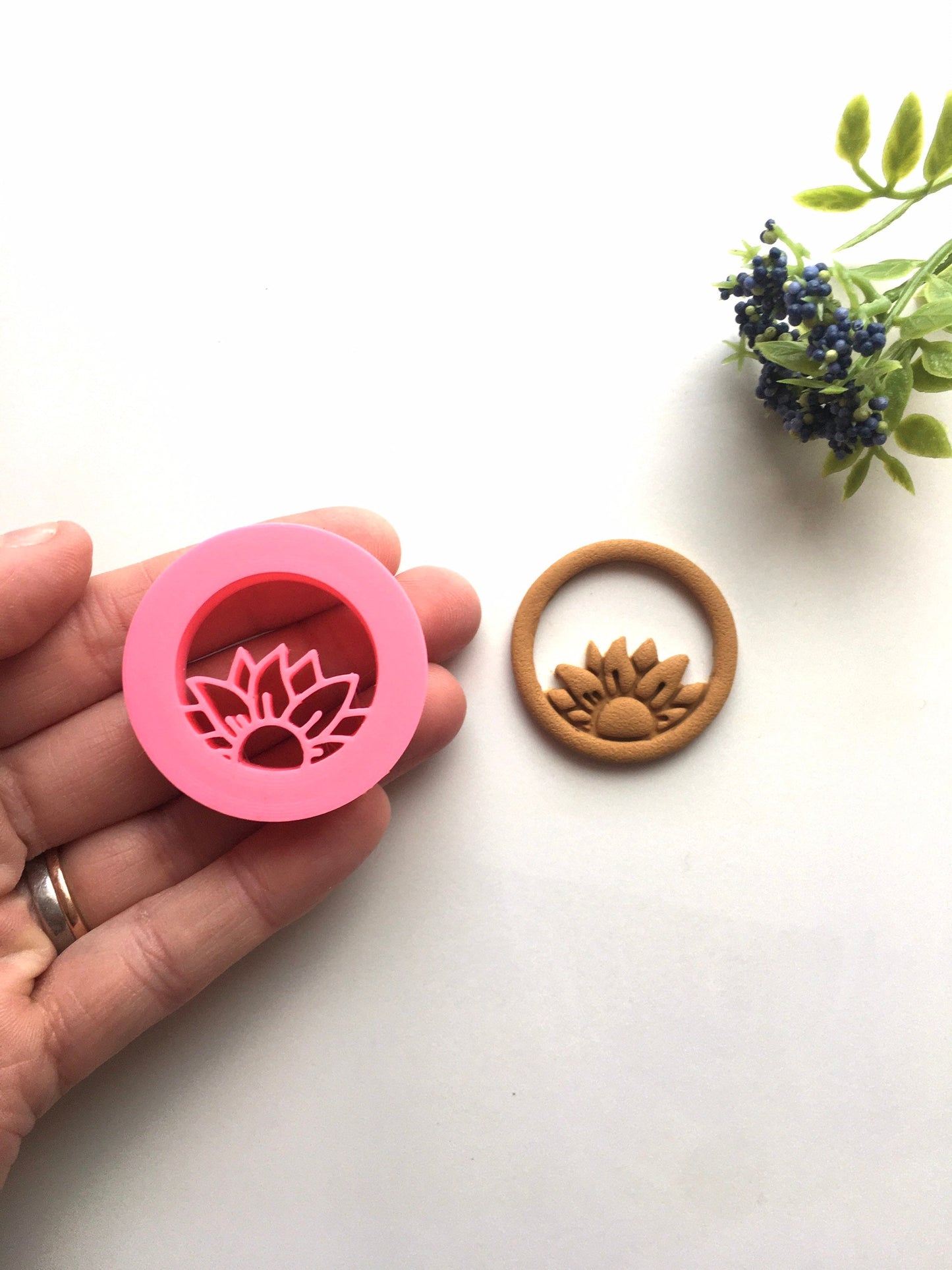 Cercle de fleurs en relief