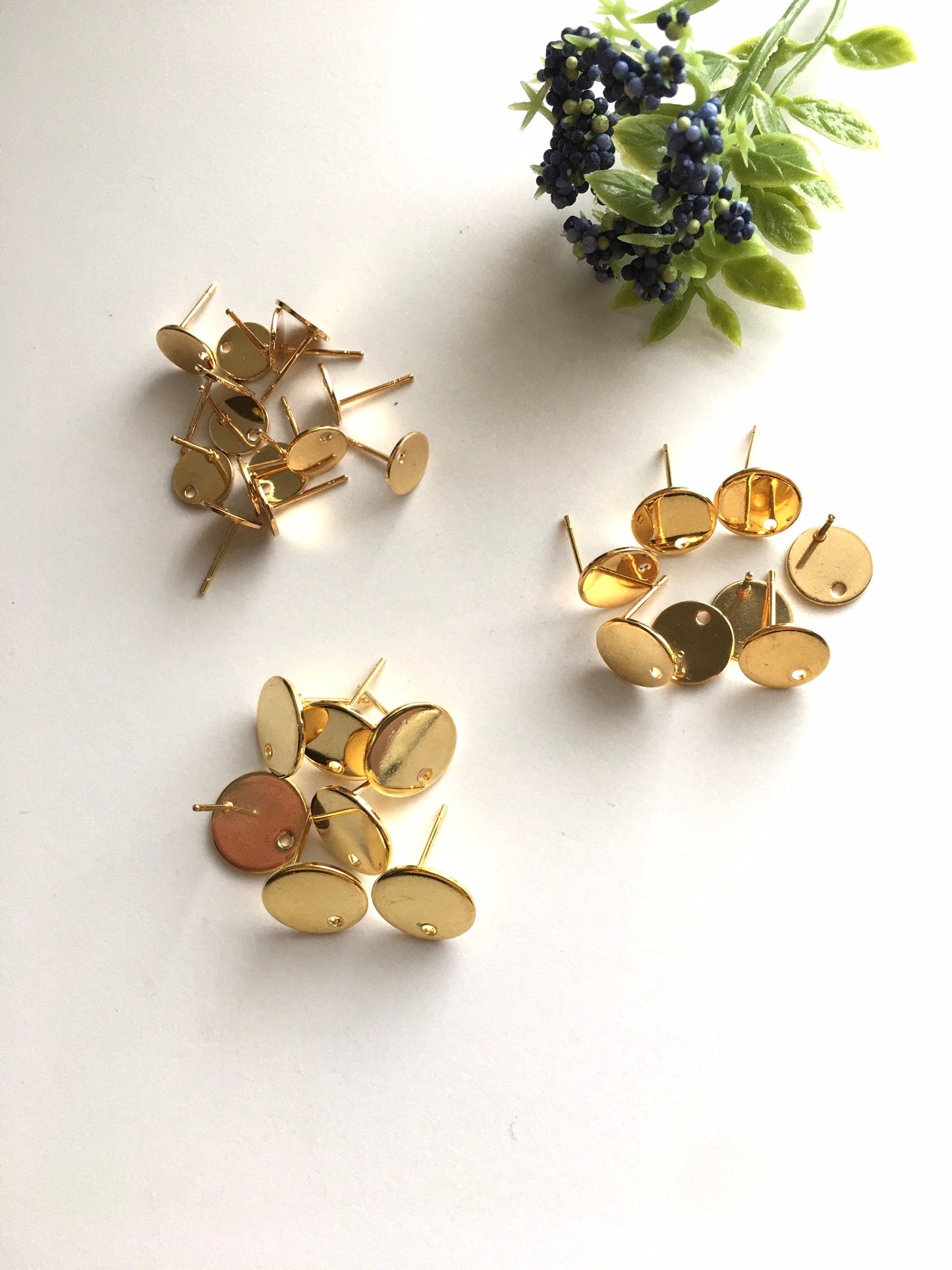 Round petite studs