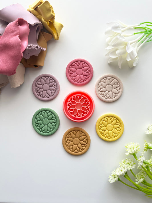 Cercle de fleurs en relief