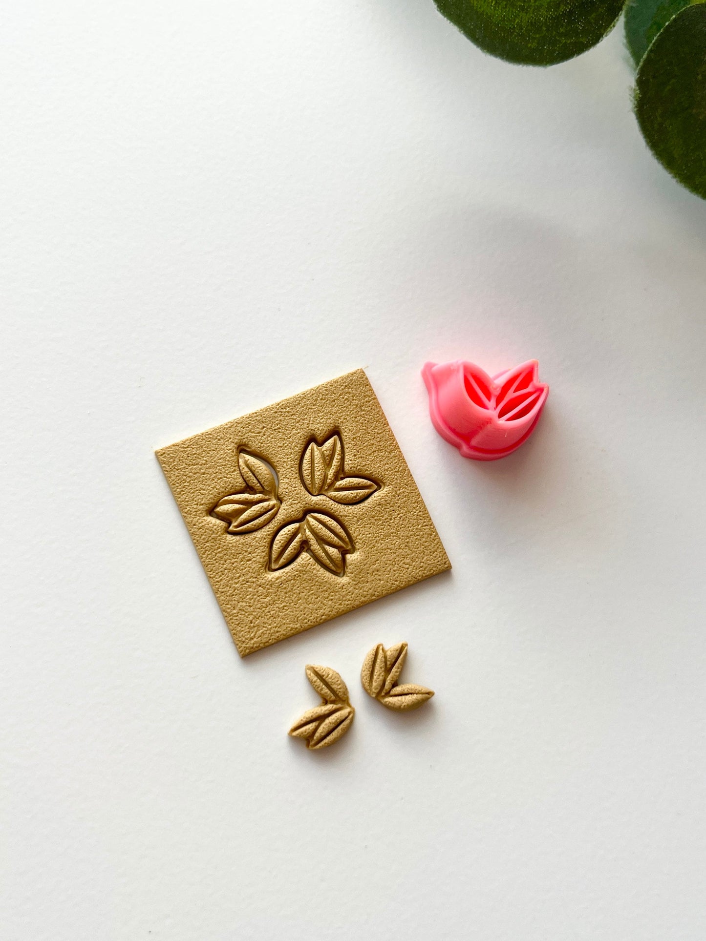 Micro-coupeur à trois feuilles