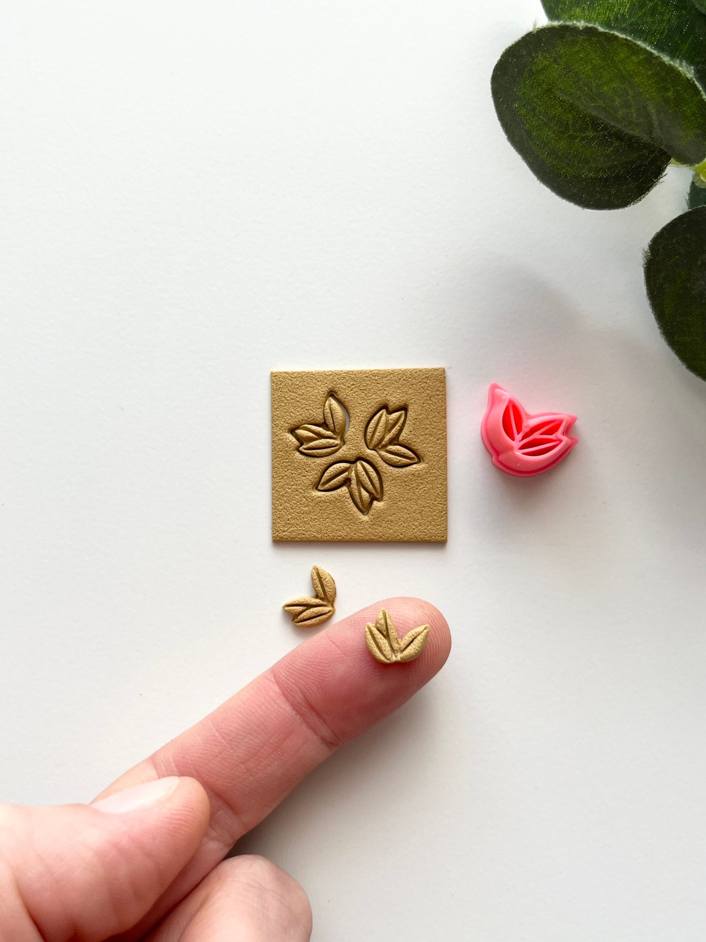 Micro-coupeur à trois feuilles