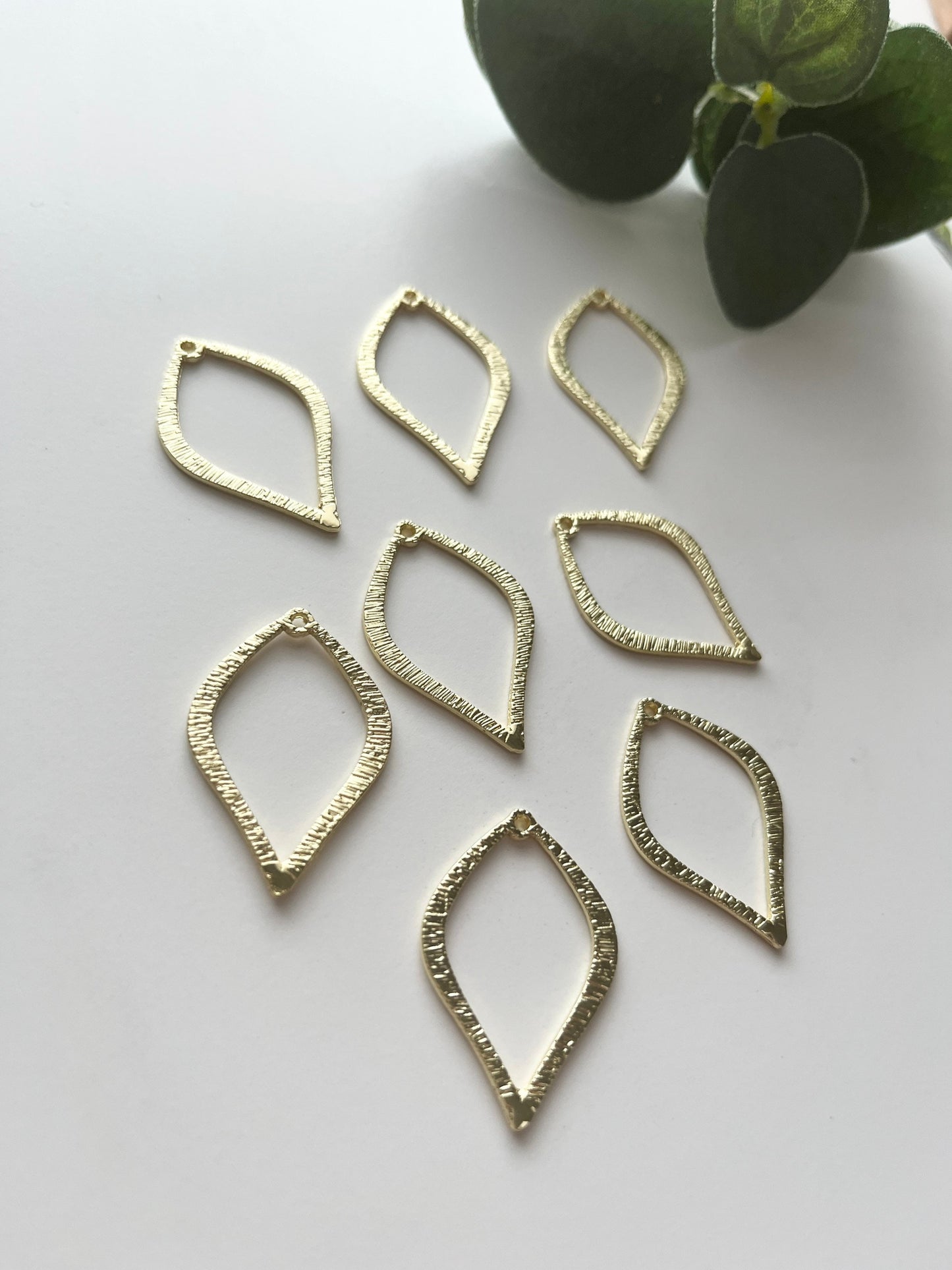 Teardrop Outline Textured Charm Connectors