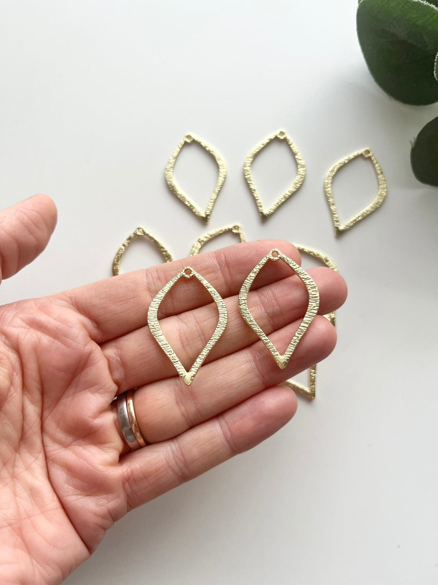 Teardrop Outline Textured Charm Connector