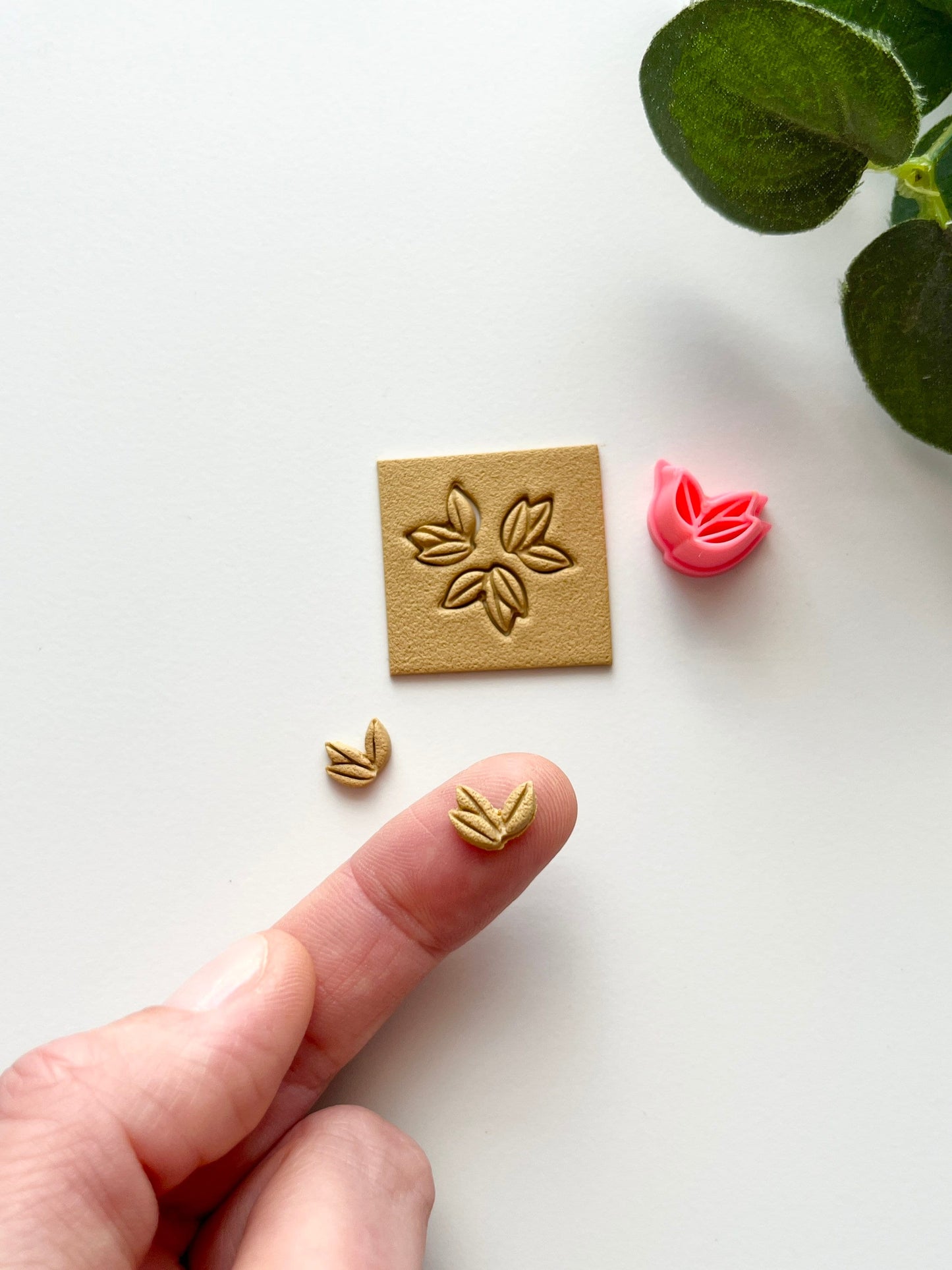 Micro-coupeur à trois feuilles