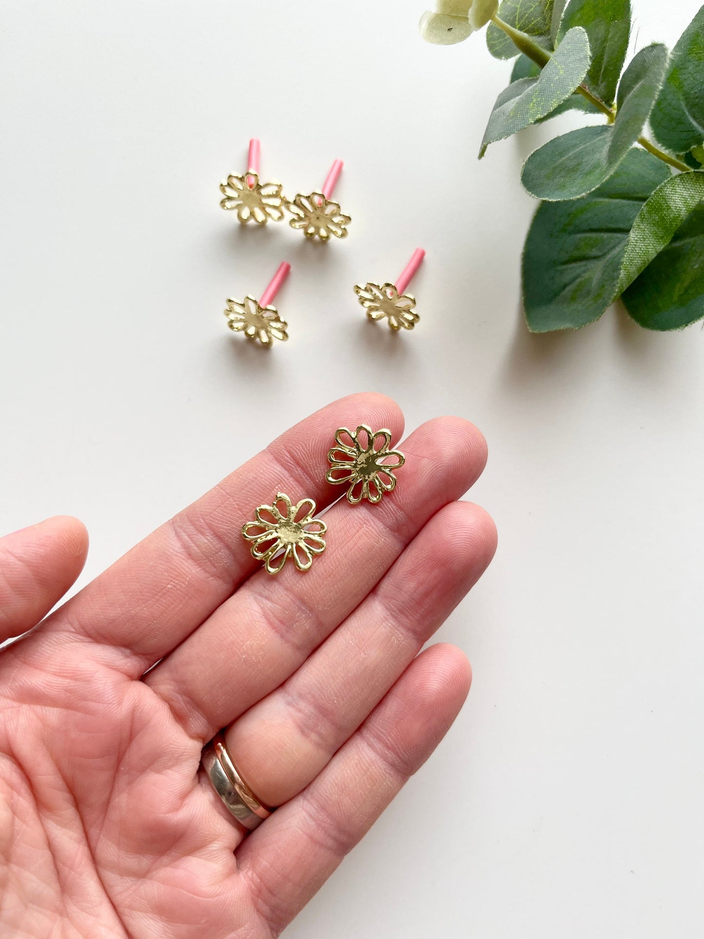 Daisy studs