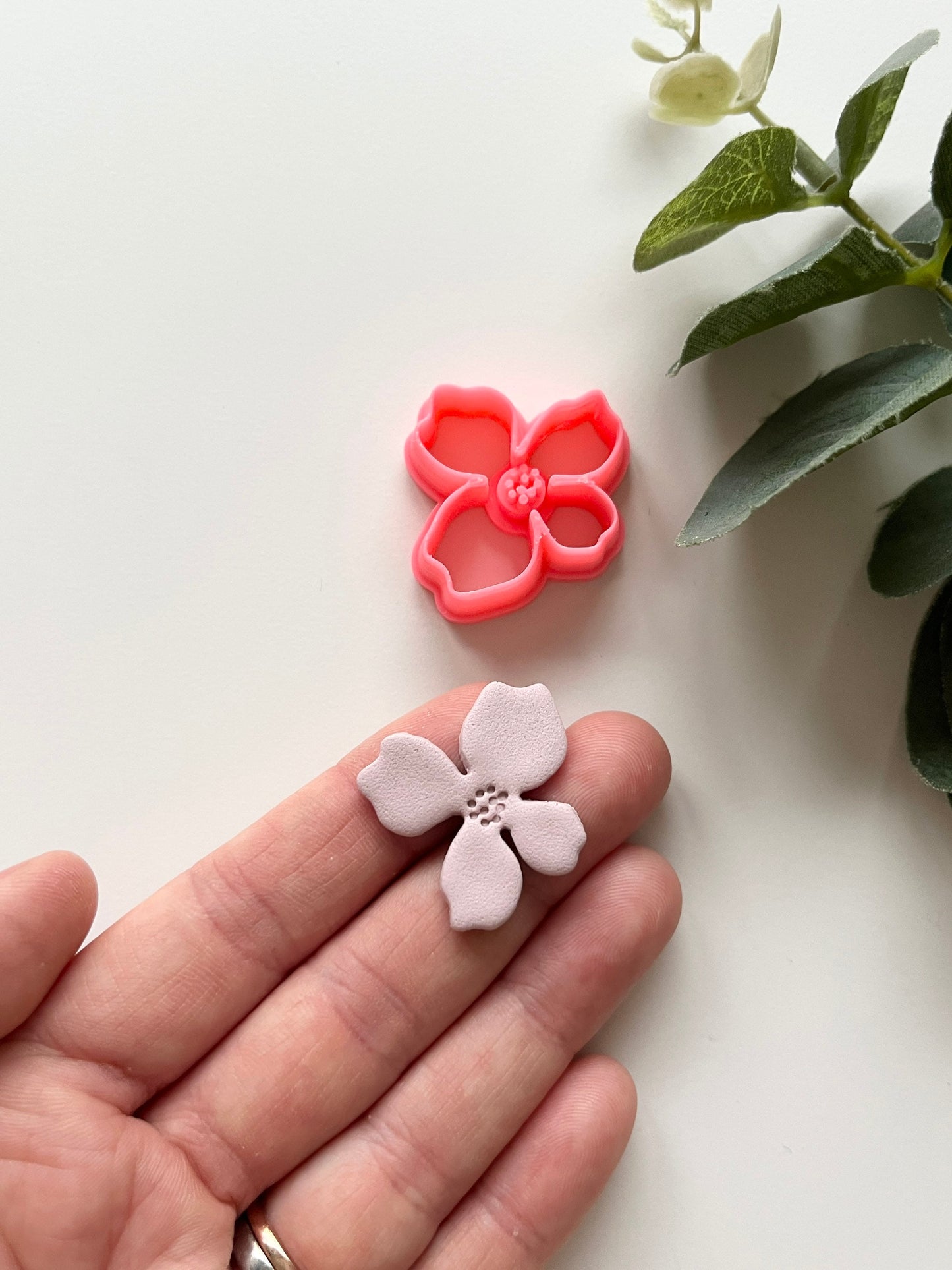 Asymmetric 4 Petal Flower