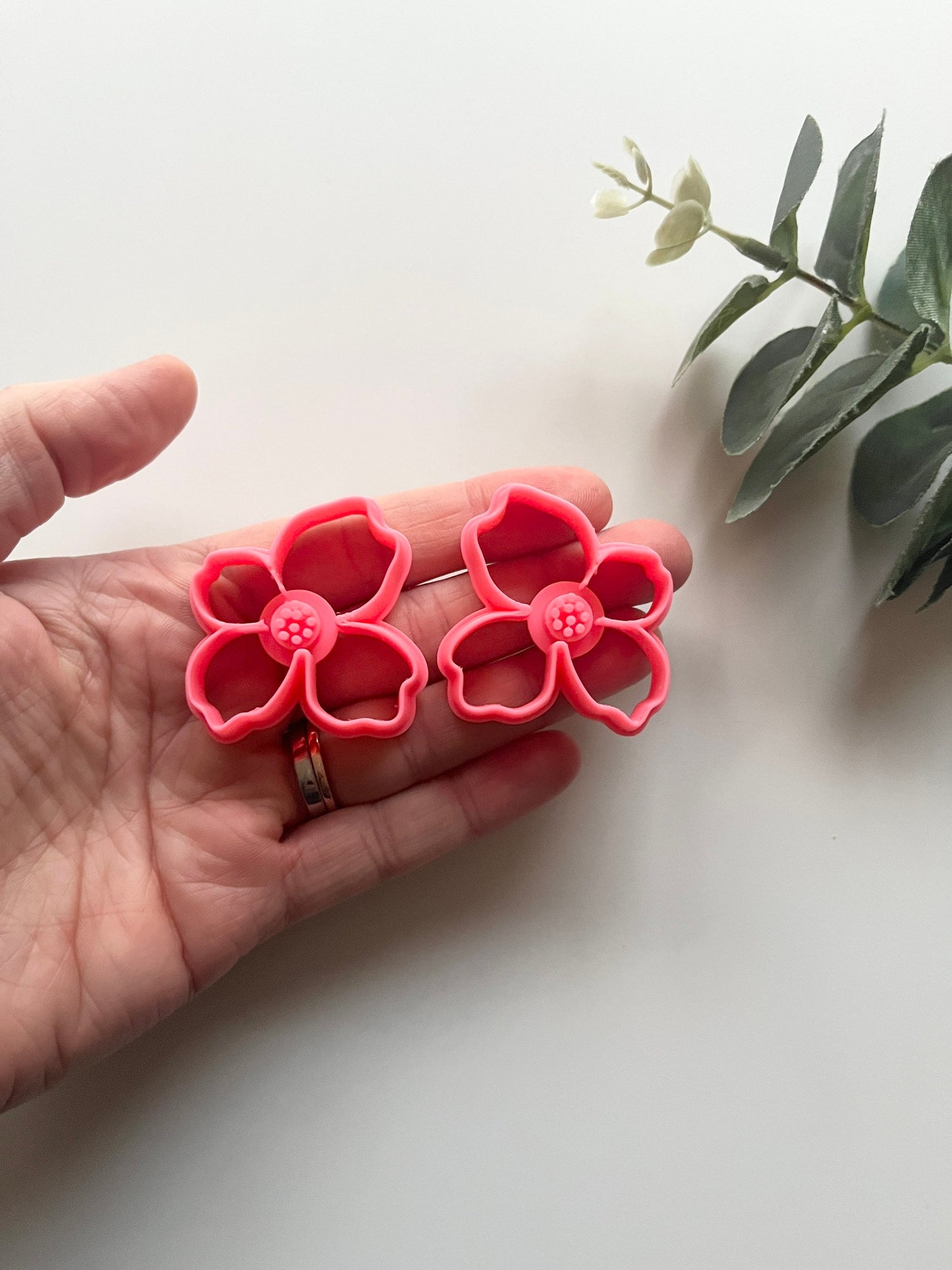 Statement 4 Petal Flower