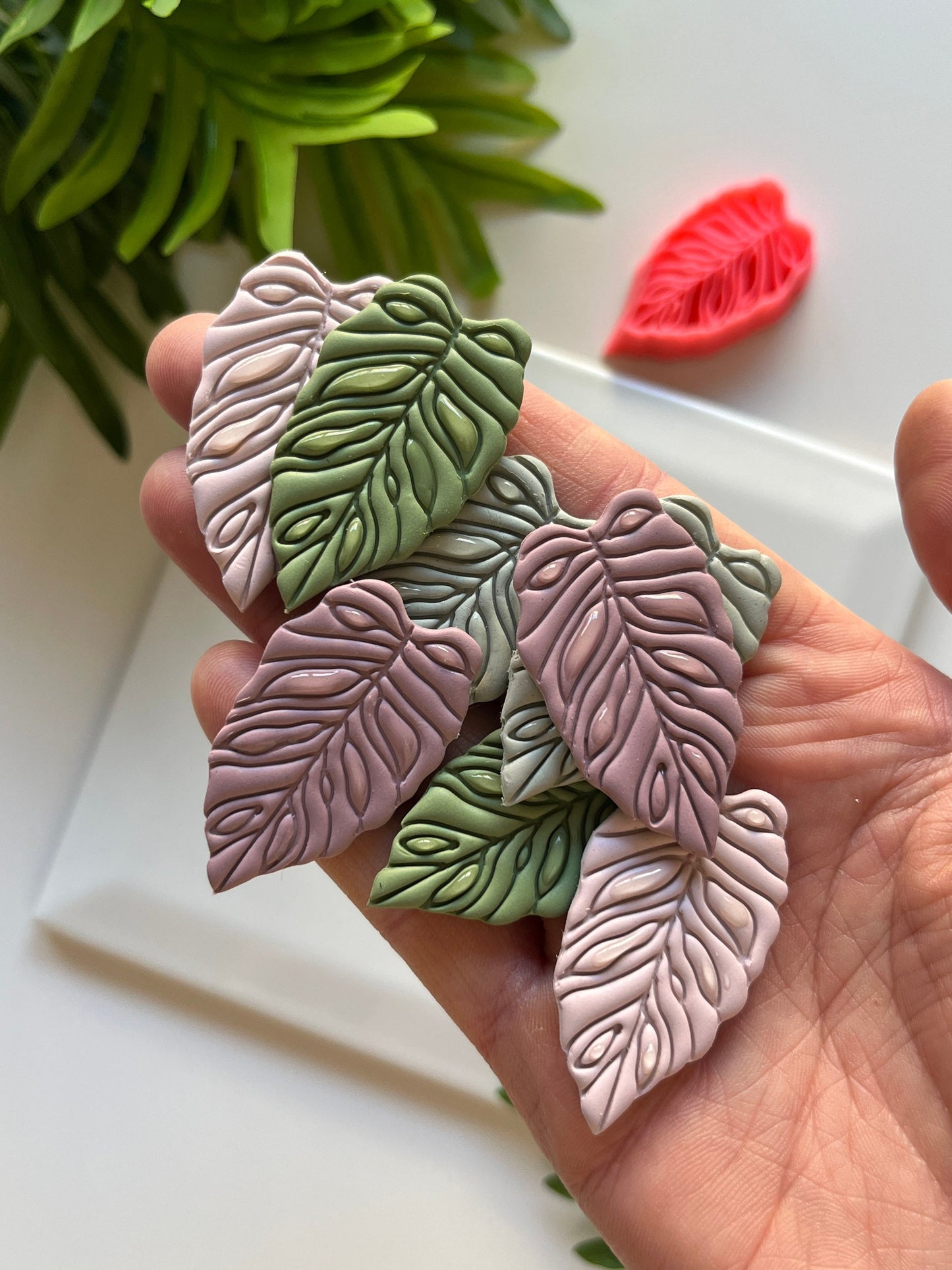 Feuille tropicale en relief