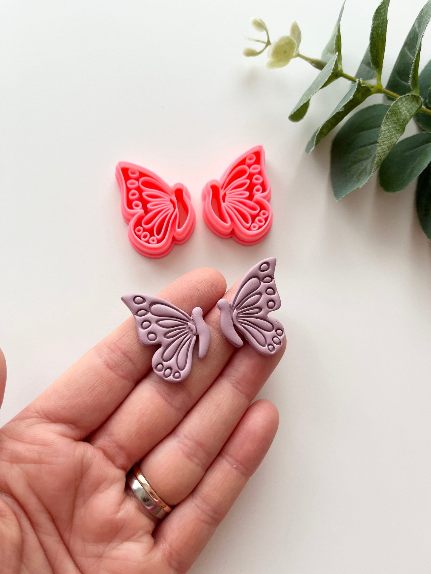 Demi-papillon en relief