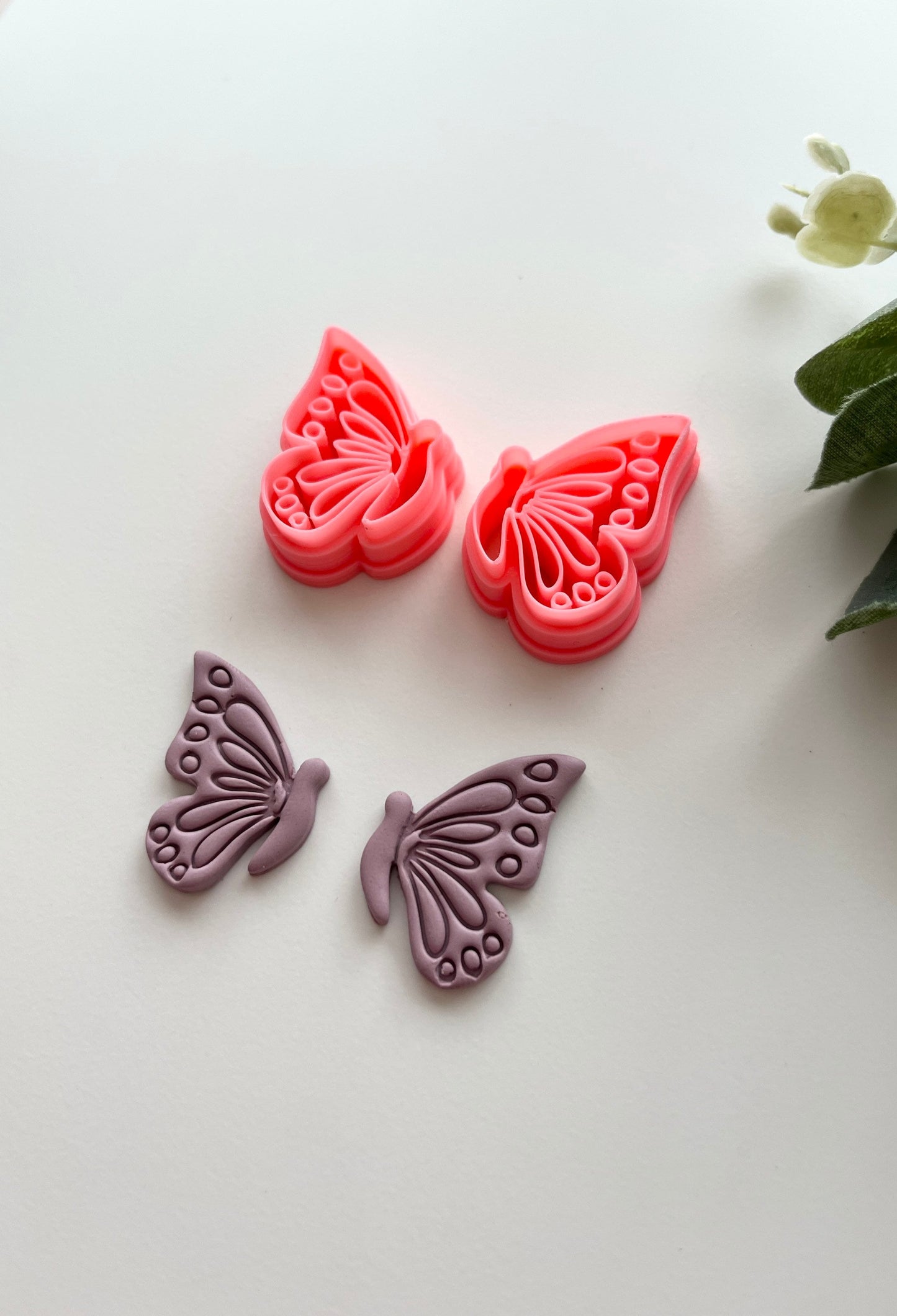 Demi-papillon en relief