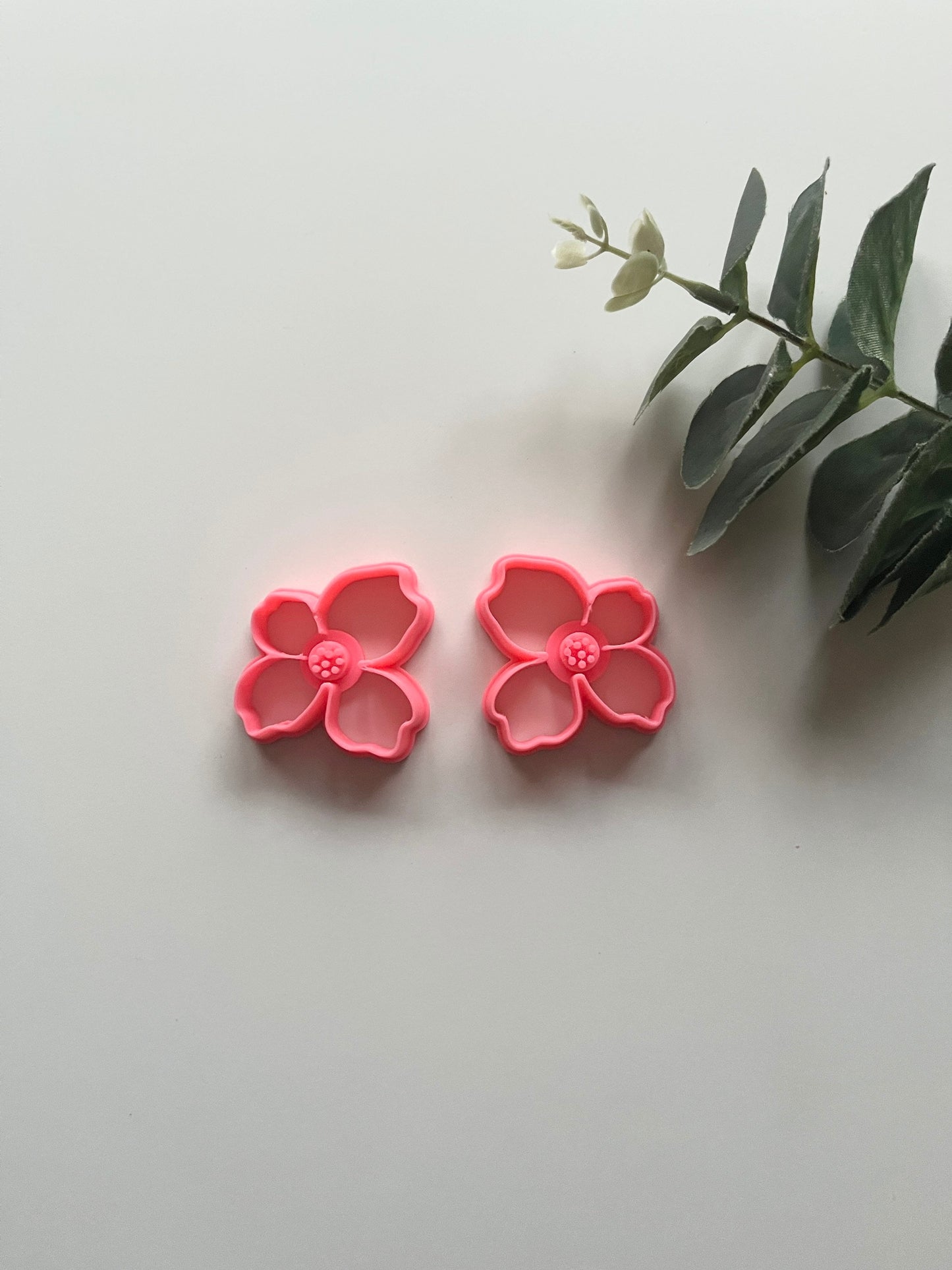 Statement 4 Petal Flower