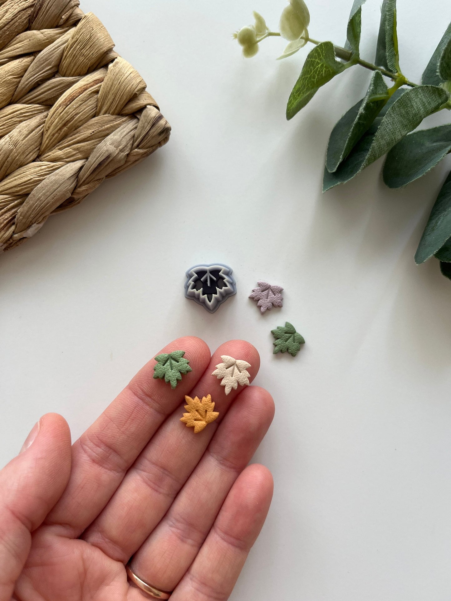 Mini feuille d'érable en relief