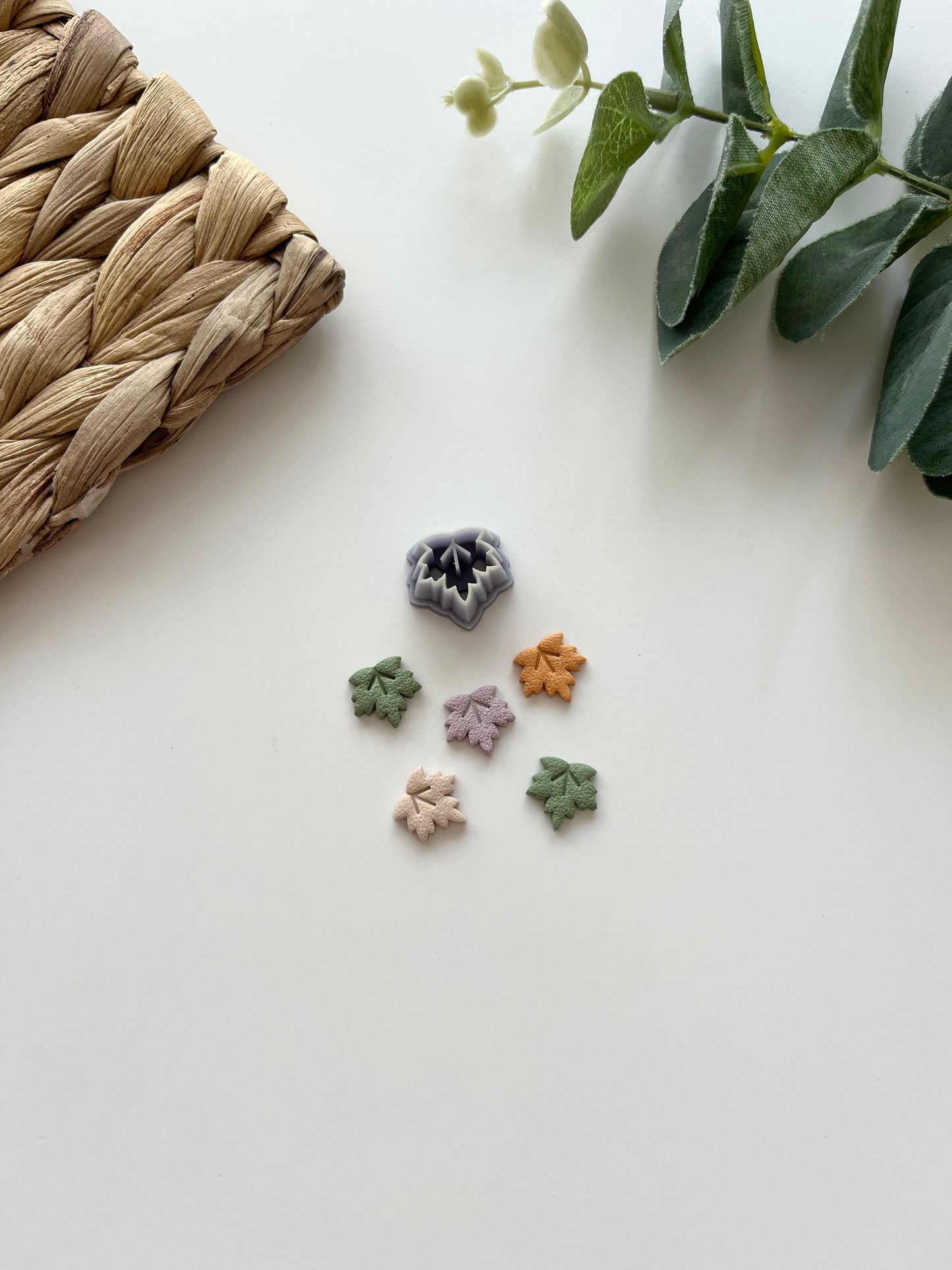 Mini feuille d'érable en relief