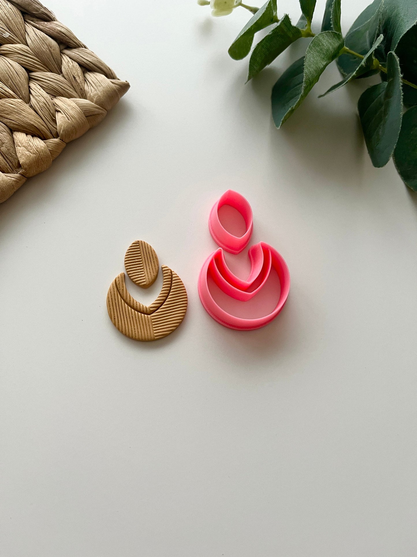 Circle with Teardrop Stud